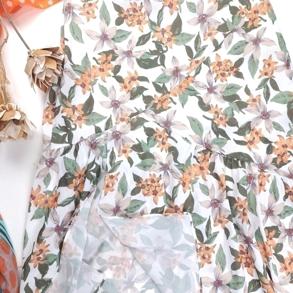 Follow Me White Peach Green Floral Asymmetric Skirt Sz M - Picture 3 of 12